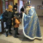 Святий Миколай завітав у НВК "СЗШ N2-гімназія" 14 0 02 05 10aa04587e22e49fe3ac9f5caf629443605ae30bad3f38af3cea54041768ce92 22608f9d9cb6d832 901d8fd0