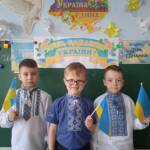 Сьогодні у 1-Б класі пройшла ранкова зустріч "День єднання!" 6 0 02 05 e7deb40b0dab59f15a63b113abe0d58e010914f18be8b898678915fc75d85e1d 44bad1538e0ed74e