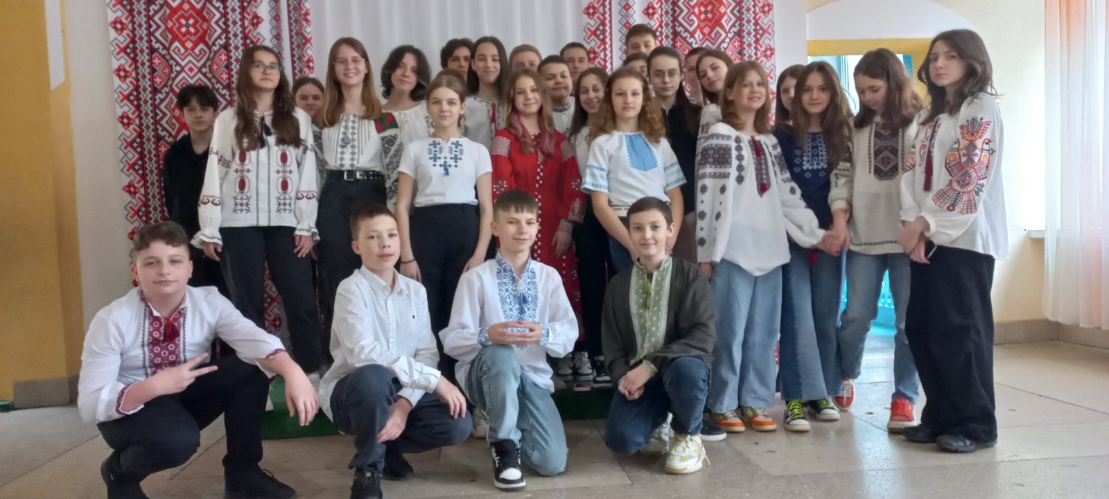 7- А клас та класний керівник Оксана Прокопішак вітаємо з щирим і красивим святом – Днем Вишиванки! 1 0 02 05 097021cf3897bdfd8b162f1ea1b71a9115c51b17eba96b3d0a5565388ed805d9 fefc4a04b4664b84