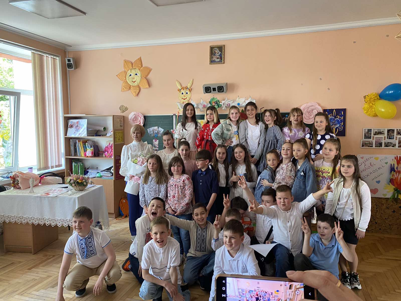 Родинне свято,,ПРОЩАВАЙ 4 клас, 5 ВЖЕ ЧЕКАЄ НАС!'' 1 0 02 05 765d19670096c5a8ea909fefa73d0f52b3289a2b383d679034e1a972ff5eff2e 17ad54ddd4000c02