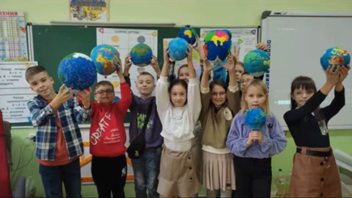 Блакитний "м'ячик" у безкрайньому космосі 1 unnamed file 11