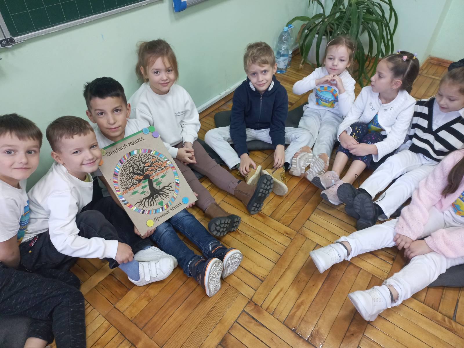 "Родина”, “рід”, які слова святі! 1 0 02 05 55407929373f0895999e023e80b9c85644d4fd1f21e852365e68283d78804149 9e1f97058ce2a5fe