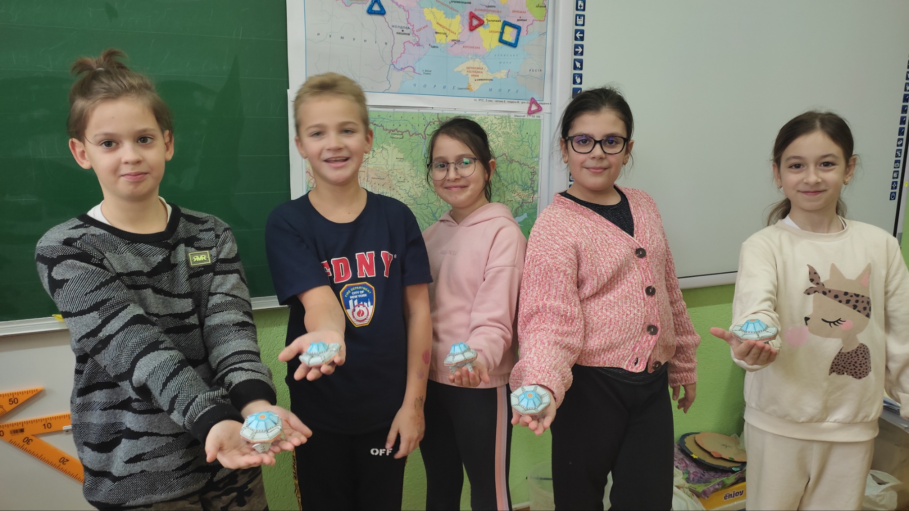 4Б подорожує на космольотах, змайстрованих власноруч 1 0 02 05 24c2faeceb26f2a727e87bde1ead52f80b5f8c40d3389820825517badfb05ba7 f227abe98cbfd56a