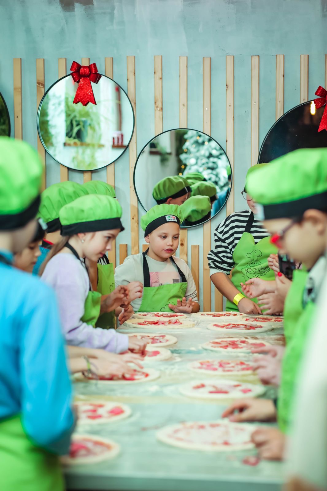 4-А на майстер-класі з приготування піцци 1 0 02 05 f892be7793abadd215b806225b6a7ffcf54141a1fb7623ff24afbd23cc1a354c 210369eecc8e9406