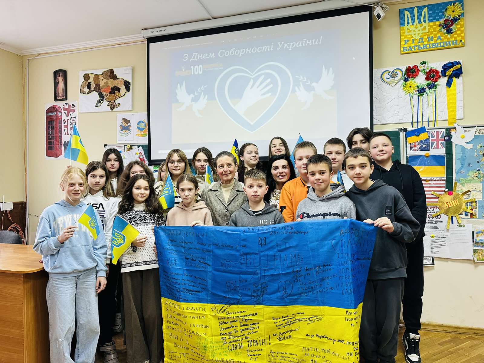 Цікава зустріч-сюрприз на День Соборності України!!! 1 0 02 05 3fbf0fc994a8e57f29cecdabd2ebf5a6bfcdd325138984390d1fccc18eb712d0 f4565d361e692bfe