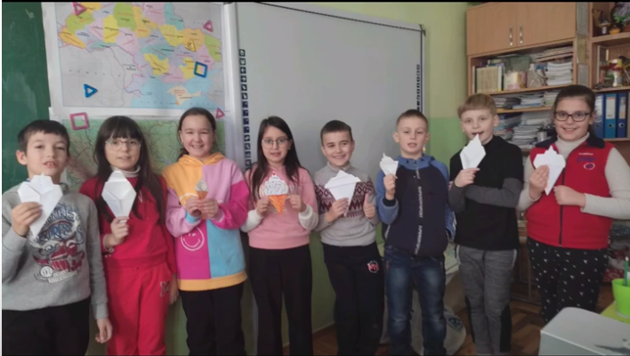 Незвичні уроки ЯПС проходять у 4-Б класі 1 unnamed file 5