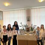 Декламування віршів Великого Кобзаря учнями нашої школи у бібліотеці. 9 0 02 05 0120d871b0ae51ce3b9f721cc4c4044152e69ec34de22c771277784a3850a4be 9b05b774101a88e3