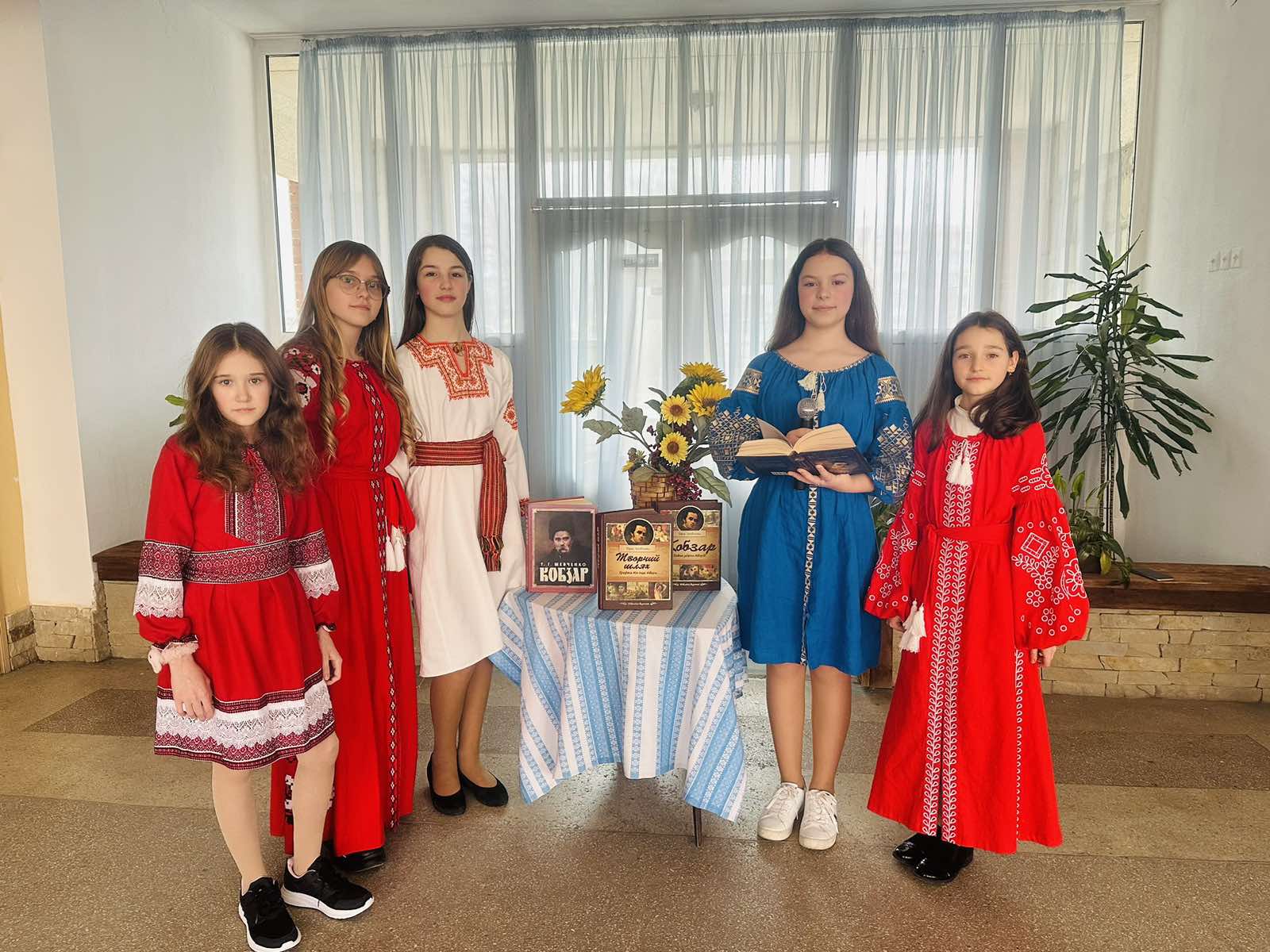 Художнє читання вірша «Мені тринадцятий минало…» 1 0 02 0a 9e3031cd2de09f06a58abb8e53e2157645ae711b95ac10436ea746438c46f5f2 fe2685104988ea17