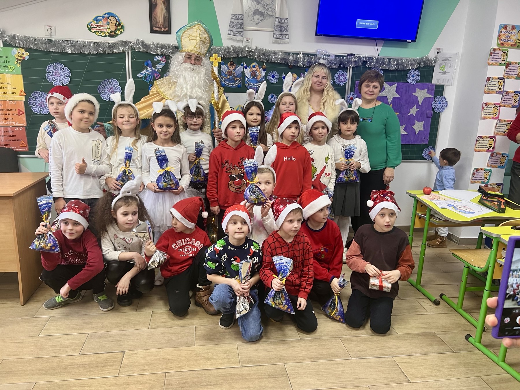 Квест-гра «Святий Миколай, ти до нас завітай!» 1 0 02 05 fe5da187dcdd86380e8f569efe8a256690c9eaa0576bb5cf1d7736a6c7813a80 7da5aeb9ba900897